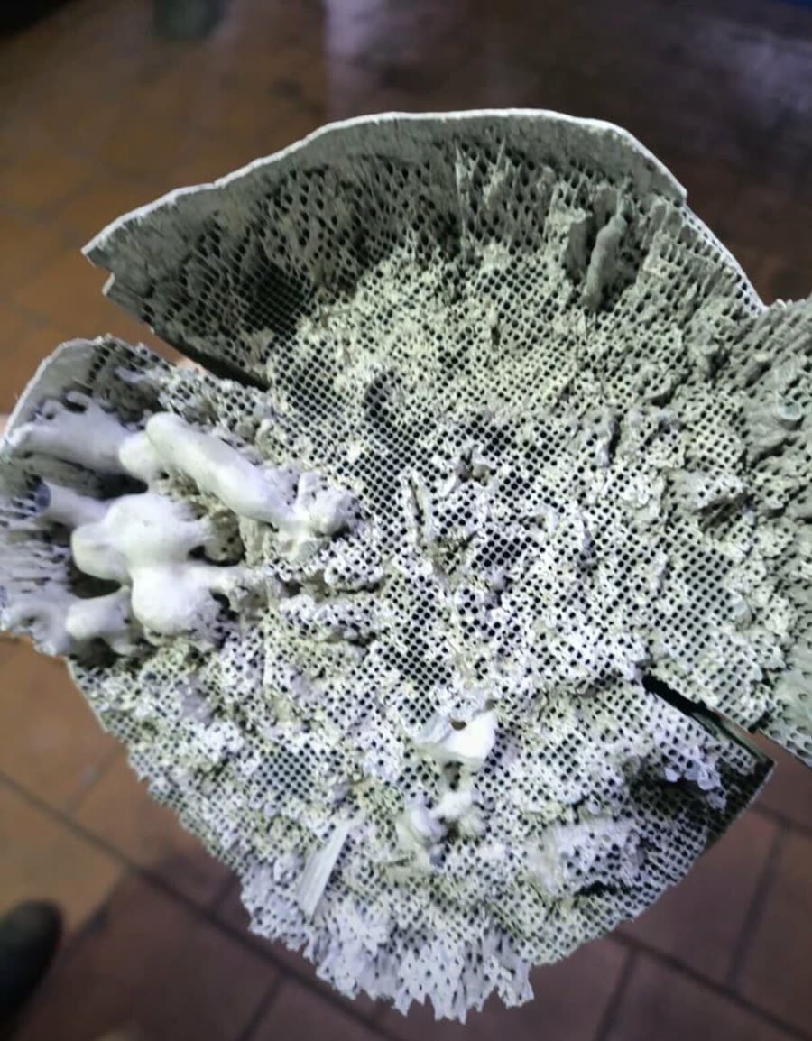 Разрушенная керамика катализатора